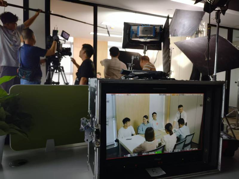 迁安市TVC拍摄公司：科技产品视觉化大师，诠释未来感与功能美学